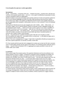 Corso di guida di un giovane vecchio motociclista